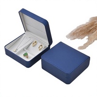 Coffret cadeau de bijoux en cuir personnalisé en trois parties avec doublure en velours, petite taille pour bagues, pochette et rangement de voyage