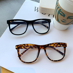 Lunettes de soleil Qianai Fashion pour femmes, monture irrégulière en PC, anti-lumière bleue, anti-rayonnement UV, lunettes de conduite - Product Image 2