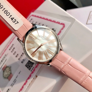 Reloj de lujo de alta gama con movimiento de cuarzo preciso, caja de metal precioso, correa de cuero, esfera degradada, marcadores de hora con números romanos. - Product Image 3