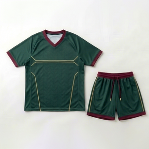 Maillot de football pour homme, col en V, manches courtes, vert et bordeaux, en polyester respirant, coupe athlétique, toutes saisons - Product Image 1