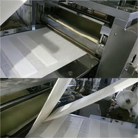Machine multifonctionnelle de fabrication et d'emballage de pansements à grande vitesse pour tissus non tissés médicaux