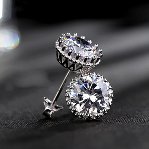 Boucles d'oreilles clous couronne mignonnes pour femmes, petites boucles d'oreilles scintillantes, bijoux de mode pour le quotidien et les fêtes - Product Image 2