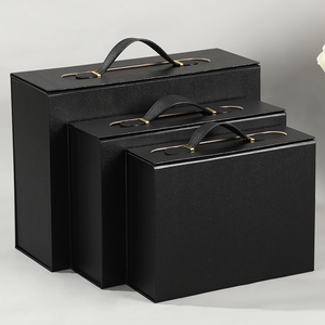 Caja de Regalo Plegable Shengcan con Cierre Magnético y Asa, Empaque Rígido de Papel para Regalos de Ropa - Product Image 1