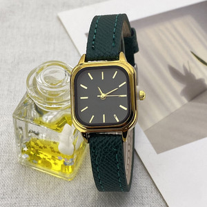 Nuovo Orologio da <span class=keywords><strong>Donna</strong></span> al Quarzo Minimalista Stile Rivetto, Compatto e Retrò-Chic, con Cinturino in Pelle e Cassa in Lega, Display a Lancette - Vendita all'Ingrosso - Product Image 1