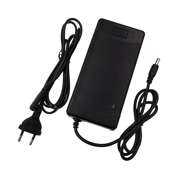 High Quality 21V 5A Lithium Battery Fast Charger for Electric Cars Five Series AC 100-240V DC with 5.5mm*2.1mm Interface Plug