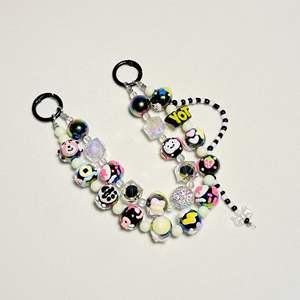 Colgante de llavero de doble cadena con encantadores personajes bonitos pintados a mano Material de Lucite transparente para teléfonos móviles y bolsos - Product Image 4