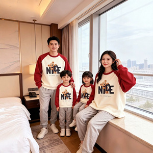 Tenues Familiales Assorties Uniques 2026 – Sweat à Capuche en Coton <span class=keywords><strong>NICE</strong></span> Motif Petit Ours – Style Coréen pour Maman, Papa, Toutes Saisons, Manches Raglan - Product Image 1