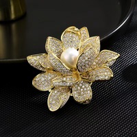 Bros Pin Lotus 3D Mewah Trendi, Souvenir Perjalanan untuk Mantel Wanita, Bros Bunga Korea, Hadiah Mewah untuk Wanita, Cocok untuk Bisnis