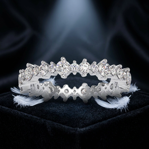 แหวนแต่งงาน D'VINS JEWELS ทองคำแท้ 14K ประดับเพชร VVS รับรองคุณภาพ ฝังแบบ Prong Setting ดีไซน์คลาสสิก ประดับเพชรแล็บเต็มวงแบบ Eternity ดีไซน์โดดเด่นไม่ซ้ำใคร - Product Image 1