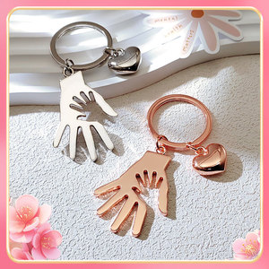 Porte-clés personnalisé en alliage de zinc avec une grande main tenant une <span class=keywords><strong>petite</strong></span> main, cadeau commémoratif pour <span class=keywords><strong>la</strong></span> fête des parents - Product Image 2