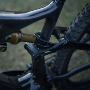 Bicicleta Eléctrica Amflow de Suspensión Completa con Motor Central, Bicicleta de Montaña de Carbono, Amflow PL - Product Image 3