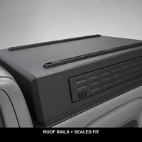 Auvent de camion en aluminium noir mat avec rails de toit à fentes en T, fenêtres à persiennes, fenêtres latérales coulissantes, verrouillage à clé, OEM ODM