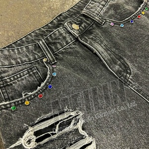 Pantalones Cortos de Mezclilla para Hombre al por Mayor, Personalizados, de Moda, Estilo Retro, Desgastados, con Borde Deshilachado, Negros Lavados, con Pedrería - Product Image 5