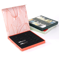 Boîte d'emballage cadeau d'échantillon de parfum magnétique en papier de luxe avec plateau en velours en plastique et livret de parfum