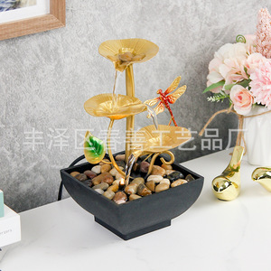Fontaine d'eau de bureau décorative avec feuilles dorées et libellule, décoration Feng Shui pour le bureau ou la maison - Product Image 3