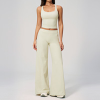 Ensemble de yoga 2 pièces Scrunch Butt pour femme, rayé, respirant, sans couture, avec short taille haute et brassière de sport à taille élastique et logo frontal