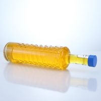 Bouteille à liqueur en verre gaufré de petite capacité 250 ml avec surface givrée, design moderne de luxe, bouchon à vis pour whisky, vodka et tequila