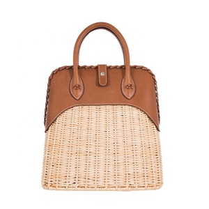 Nouveau <span class=keywords><strong>Sac</strong></span> Fourre-tout Tressé <span class=keywords><strong>en</strong></span> Rotin et <span class=keywords><strong>Osier</strong></span> avec Détails <span class=keywords><strong>en</strong></span> Cuir pour Femme – Collection 2026 - Product Image 1