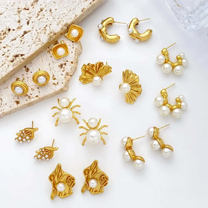 Boucles d'oreilles araignée haut de gamme pour femmes, plaquées or 18 carats avec élément de perle, bijoux de mode légers et luxueux, accessoires - Product Image 1