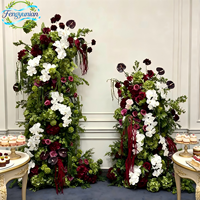 Arche florale asymétrique artificielle en soie, mélange de fleurs bordeaux, blanches et vertes, avec orchidées et anthuriums, moderne et réutilisable pour mariage