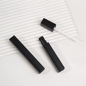 Tubo <span class=keywords><strong>de</strong></span> <span class=keywords><strong>brillo</strong></span> <span class=keywords><strong>de</strong></span> <span class=keywords><strong>labios</strong></span> <span class=keywords><strong>de</strong></span> plástico hueco cuadrado <span class=keywords><strong>de</strong></span> 5,6 ml para glaseado <span class=keywords><strong>de</strong></span> <span class=keywords><strong>labios</strong></span>, bálsamo labial, maquillaje y crema, embalaje <span class=keywords><strong>de</strong></span> loción, cosméticos - Product Image 4