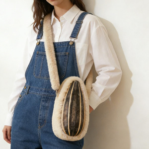 Sac bandoulière BCD 01 Hiver personnalisé créatif motif graines de <span class=keywords><strong>tournesol</strong></span> géantes, sac messager en peluche doux et amusant pour fille, idéal au quotidien - Product Image 2