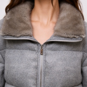 Doudoune matelassée raffinée pour <span class=keywords><strong>femme</strong></span> en mélange de laine avec col en fausse fourrure de luxe, coupe courte zippée, élégante, pour la saison froide - Product Image 5
