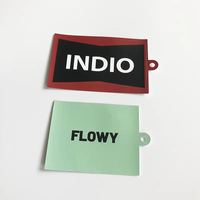 Autocollants de marque pour vêtements, étiquettes suspendues en vinyle découpées sur mesure, résistantes à l'eau, avec logo personnalisé de haute qualité