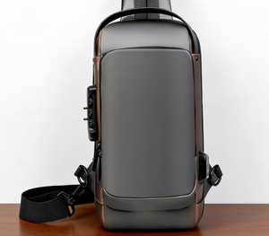 Bolsa Transversal Masculina Esportiva Impermeável Durável da Moda 2025, Mais Vendida, com Logotipo Personalizado, USB e Antifurto para Motocicleta - Product Image 1