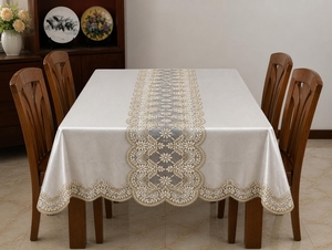 Lussuosa Tovaglia Francese Romantica in Velluto e Flanella, Personalizzata, con Patchwork Scenico e Bordo in Pizzo Floreale Traforato per Matrimoni e Feste - Product Image 2