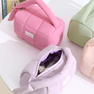 Produits de soin de la peau en forme de nuage rose doux et tendance, avec fermeture éclair, sac à main pour femme, mignon et moelleux - Product Image 6