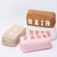 Pochette personnalisée en chenille avec lettres, trousse de toilette de voyage, organiseur de cosmétiques personnalisé, cadeau pour elle, voyage entre filles, vacances