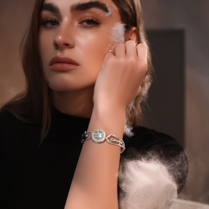 Bracelet tendance en acier inoxydable avec design d'engrenage et incrustation de pierres bleues, plaqué or PVD, bijoux durables et résistants pour femmes - Product Image 3