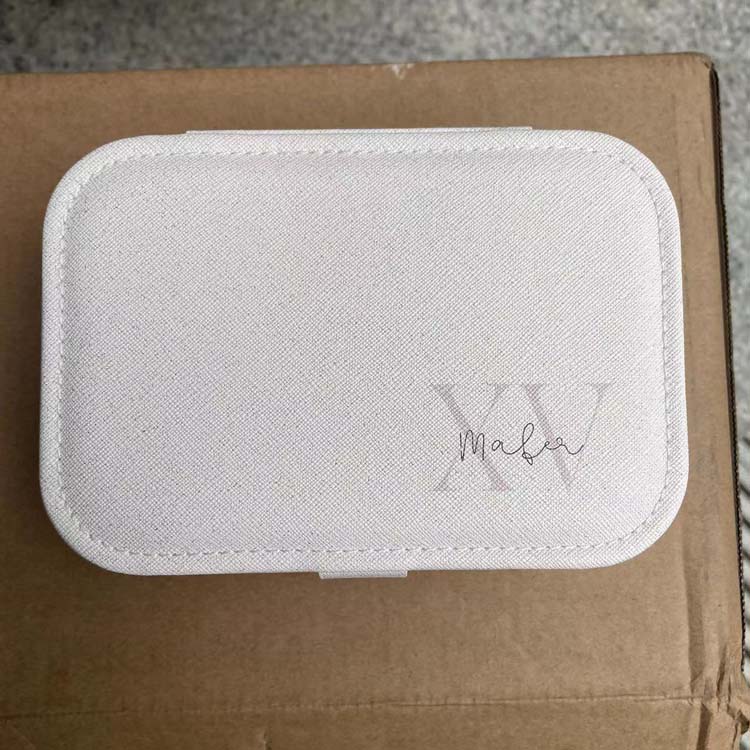 Low Moq Custom Logo Wholesale Luxury Pu Leather Jewelry Box Organize Case Leather Mini Travel Jewelry Boxes