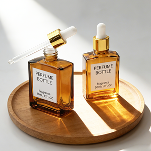 Botellas de Vidrio Ámbar Cuadradas de Lujo de 30 ml, 50 ml y 100 ml con Gotero y Tapa Dorada Oscura para Cosméticos - Product Image 1