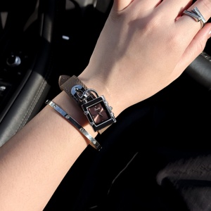 <span class=keywords><strong>Montre</strong></span> pour <span class=keywords><strong>femme</strong></span> Scottie 9858, design innovant en forme de cadenas, bracelet en cuir, acier inoxydable, résistante à l'eau au quotidien, quartz - Product Image 6