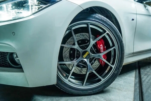 ชุดเบรคหน้าคาลิปเปอร์6หม้อพร้อมดิสก์ระบายอากาศ2ชิ้นล้อ18นิ้วสำหรับ <span class=keywords><strong>BMW</strong></span> E30 E34 <span class=keywords><strong>E35</strong></span> E36 E38 E46 E90 E92 E91 - Product Image 4