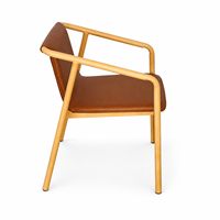 Chaise de salle à manger en cuir moderne de luxe, cadre en métal à grain de bois, mobilier de restaurant haut de gamme pour usage hôtelier, confortable et durable