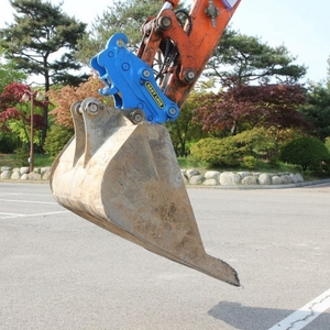 Kangto-piezas de repuesto para excavadora, acoplador rápido hidráulico, acoplador de enganche rápido giratorio de inclinación para KOBELCO - Product Image 6