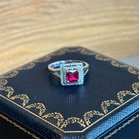 Bague carrée vintage en argent sterling 925 avec motif de zircon rouge coupe princesse pour les événements commémoratifs unisexes à cravate noire