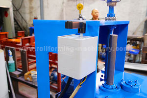 Máquina de fabricación de tableros curvos para Perfil de costura de pie Tipo de cambio semiautomático - Product Image 3