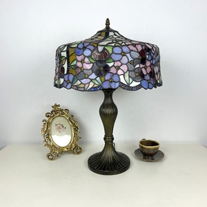 Lámpara de Mesa LED AC LongHuiJing de 16 Pulgadas con Pantalla de Vidrio de Estilo Wisteria, Diseño de Rosa y Pájaro, Ecológica, Flexible y Ajustable, para el Hogar - Product Image 4