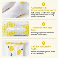 Chaussettes de Pilates personnalisées pour femmes avec logo, antidérapantes, tricotées, à grip en silicone, pour yoga, avec design antidérapant et bordure brodée à volants