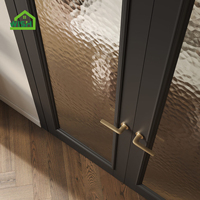 Porte moderne en bois et verre insonorisée avec ouverture manuelle pour usage intérieur dans les appartements, hôtels, villas