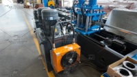 Machine de formage à froid de profilés solaires contrôlée par PLC, machine de production de supports de panneaux solaires Unistrut