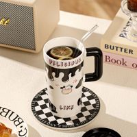 Tasse en céramique de vache dessin animé mignon 680ml tasse de paille en céramique de grande capacité tasse de lait de café portable avec couvercle tasse de souvenir de cadeau d'anniversaire