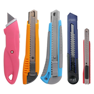 Cuchillo Multiusos con Hoja de Acero Inoxidable de 100 mm, Cuchillas Desprendibles, Mango de Plástico, Longitud de 165 mm, Color Rojo, Cuchilla de Grado Industrial - Product Image 1