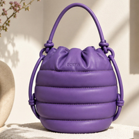 Sac bandoulière matelassé en cuir PU souple avec cordon de serrage et anneau, pour femme