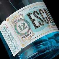 Etiquetas Adhesivas Ecológicas para Botellas de Vino Tinto con Impresión Personalizada en Papel Texturizado y Estampado en Relieve con Lámina Dorada para Whisky y Champán