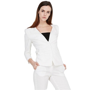 Completo da Donna Bianco Personalizzato con Blazer a Collo a V e Spacco, Maniche a 3/4, Vestibilità Slim, Pantalone da Ufficio, Set 2 Pezzi, Abbigliamento all'Ingrosso - Product Image 1